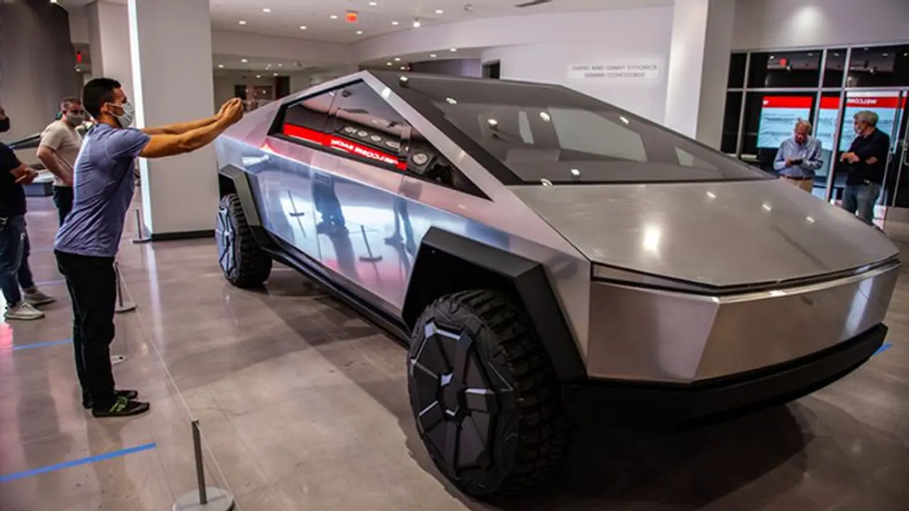 ரோபோ டாக்சி ஸ்பெஷல் பிஜாக்ட்... டெஸ்லாவின் புது ஸ்கெட்ச்... சூப்பர் தகவல் கொடுத்த எலான் மஸ்க்..!