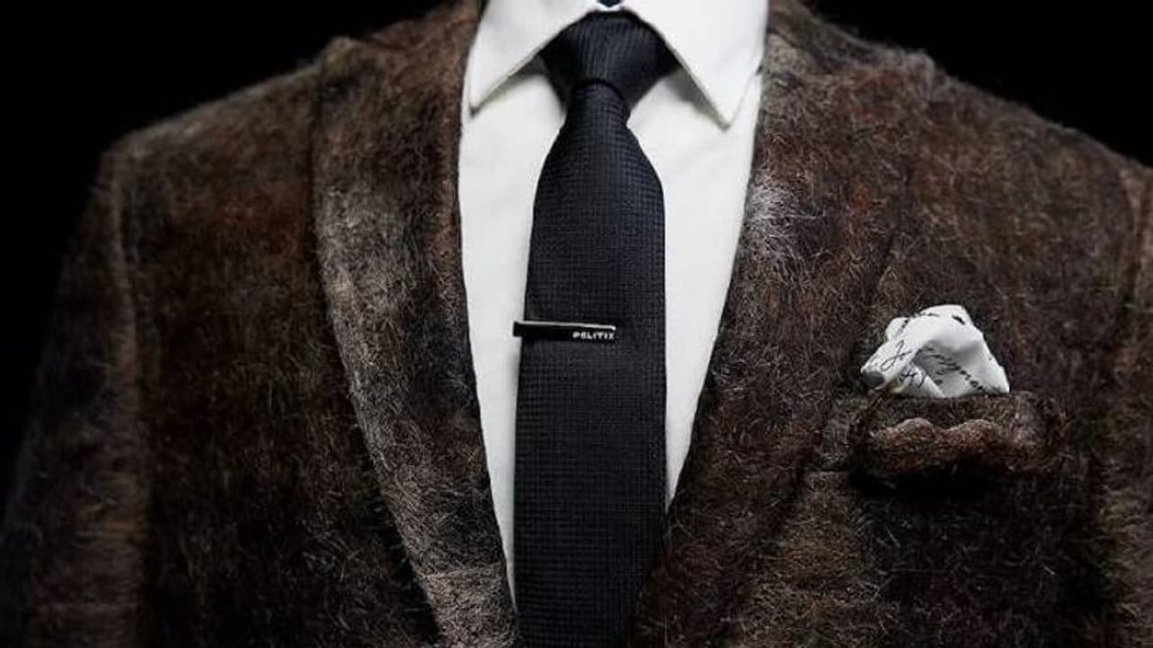 പുരുഷന്മാരുടെ മീശ, താടി രോമങ്ങളുപയോഗിച്ച് ഒരു സ്യൂട്ട്! പുരുഷന്മാരുടെ മീശ, താടി രോമങ്ങളുപയോഗിച്ച് ഒരു സ്യൂട്ട്!