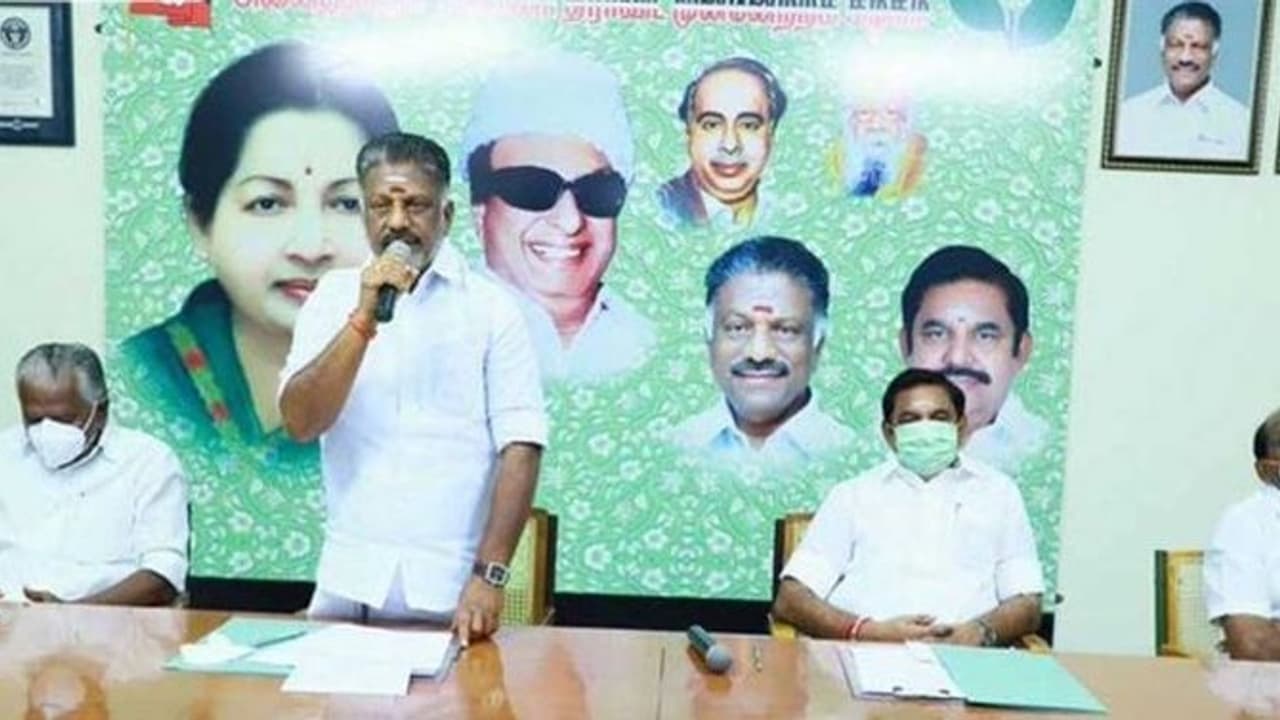 இப்படியே போனா அதிமுகவை காப்பாற்ற முடியாது.. பிறந்த நாள் அதுவுமா மனம் நொந்து சொன்ன கி.வீரமணி. இப்படியே போனா அதிமுகவை காப்பாற்ற முடியாது.. பிறந்த நாள் அதுவுமா மனம் நொந்து சொன்ன கி.வீரமணி.