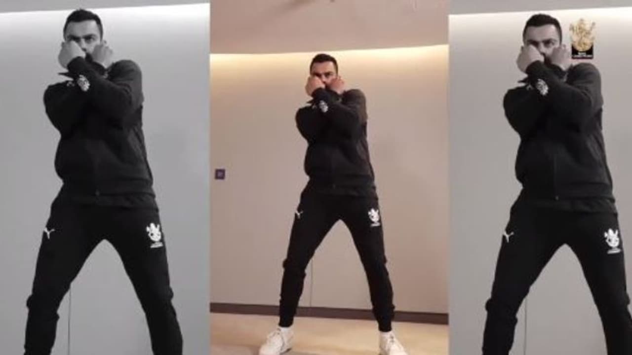 Virat Kohli: এ কোন অবতার, নেট দুনিয়ায় ঝড় তুলেছে কোহলির 'বিরাট' ভাইরাল ভিডিও Virat Kohli: এ কোন অবতার, নেট দুনিয়ায় ঝড় তুলেছে কোহলির 'বিরাট' ভাইরাল ভিডিও