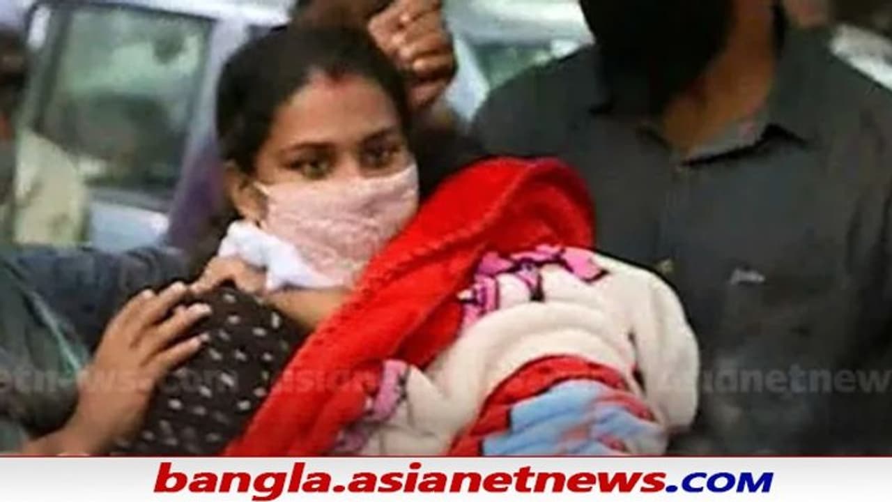 Kerala: ১১ মাস পর কোলের সন্তান ফিরে পেলেন বাবা মা, এই জয় এশিয়ানেটেরও Kerala: ১১ মাস পর কোলের সন্তান ফিরে পেলেন বাবা মা, এই জয় এশিয়ানেটেরও