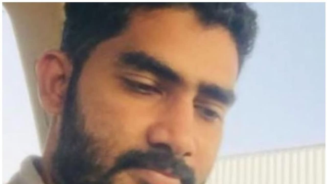 Gulf News : കാർ ടാങ്കർ ലോറിക്ക് പിന്നിൽ ഇടിച്ച് പ്രവാസി മലയാളി യുവാവ് മരിച്ചു Gulf News : കാർ ടാങ്കർ ലോറിക്ക് പിന്നിൽ ഇടിച്ച് പ്രവാസി മലയാളി യുവാവ് മരിച്ചു