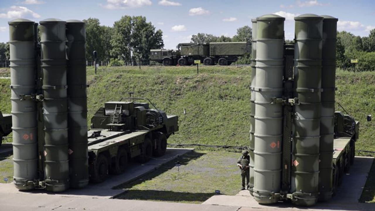 रूस से S 400 खरीदने पर अमेरिका भारत के खिलाफ लगा सकता है प्रतिबंध, छूट देने पर नहीं हुआ है फैसला