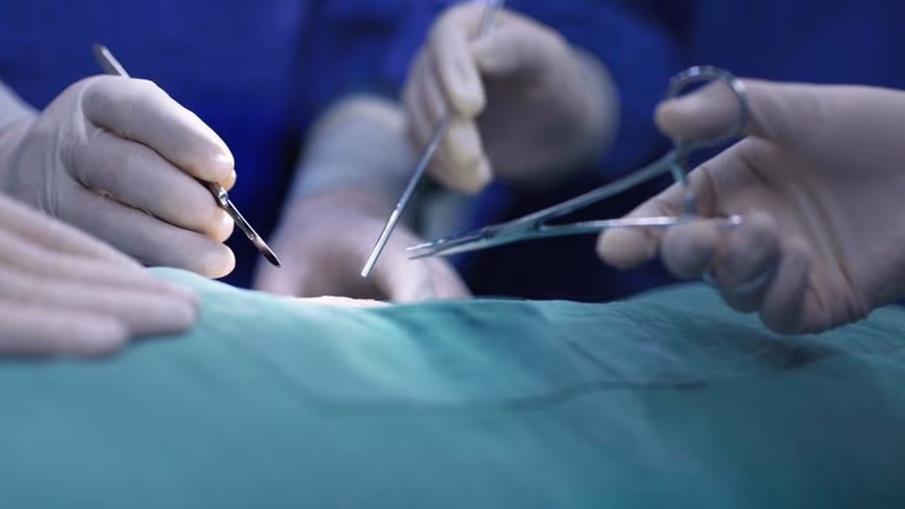 Surgery : 110കാരന് തിമിര ശസ്ത്രക്രിയയിലൂടെ കാഴ്ച തിരിച്ചുകിട്ടി; മഞ്ചേരി മെഡിക്കൽ കോളേജിന് അപൂർവ നേട്ടം