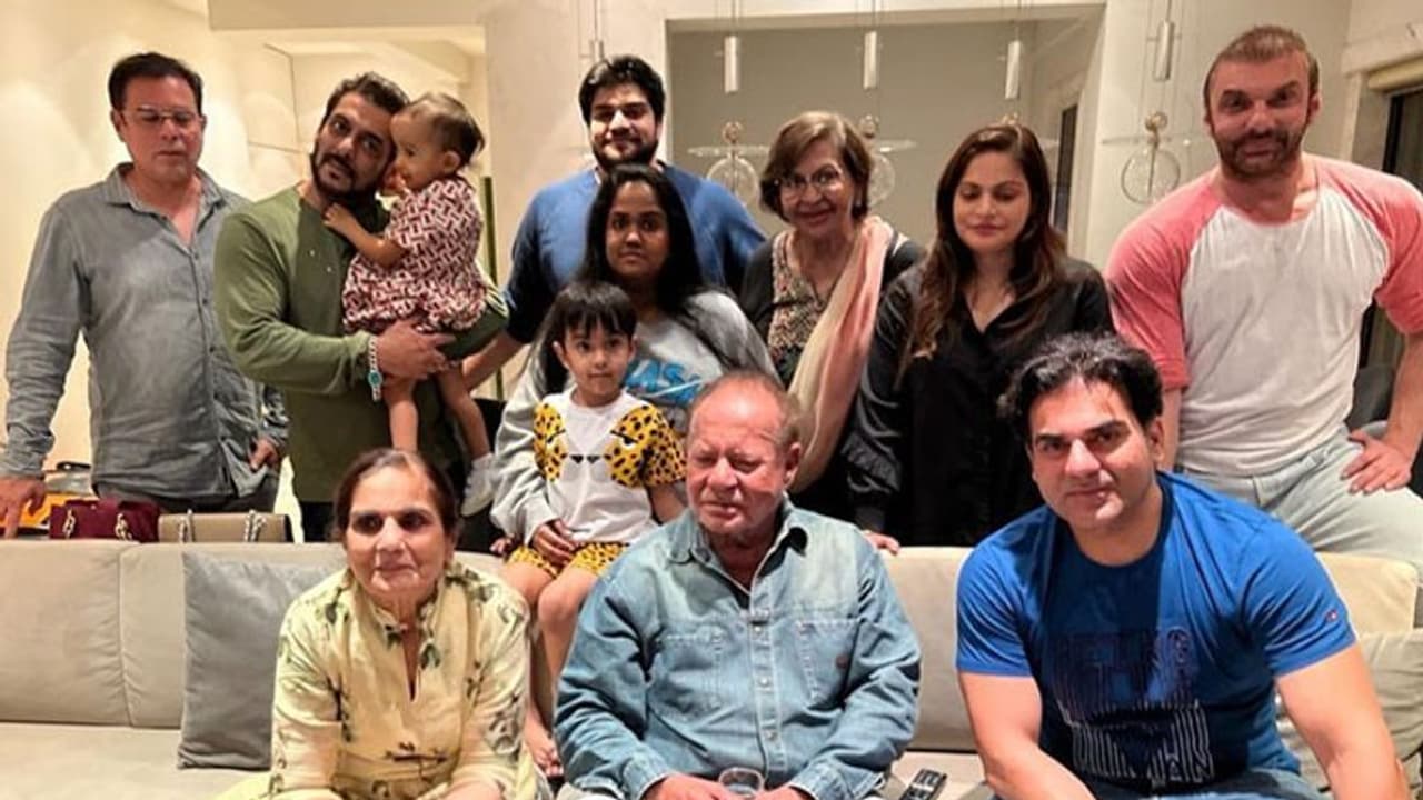 पापा Salim Khan की बर्थडे पार्टी में भांजी को गोद में लिए दिखे Salman Khan, ये फैमिली मेंबर भी आए नजर पापा Salim Khan की बर्थडे पार्टी में भांजी को गोद में लिए दिखे Salman Khan, ये फैमिली मेंबर भी आए नजर