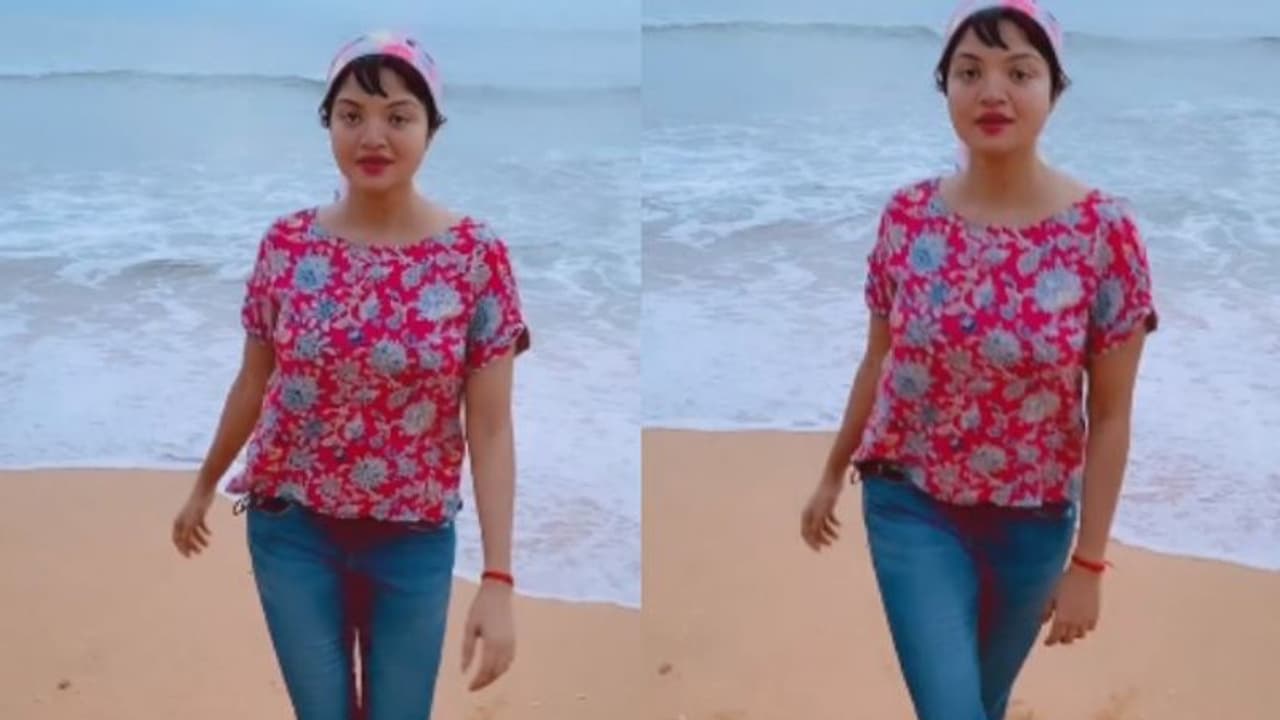 Soorya J Menon : 'സ്നേഹിതനേ, സ്നേഹിതനേ..', റീലുമായി സൂര്യ ജെ മേനോൻ Soorya J Menon : 'സ്നേഹിതനേ, സ്നേഹിതനേ..', റീലുമായി സൂര്യ ജെ മേനോൻ