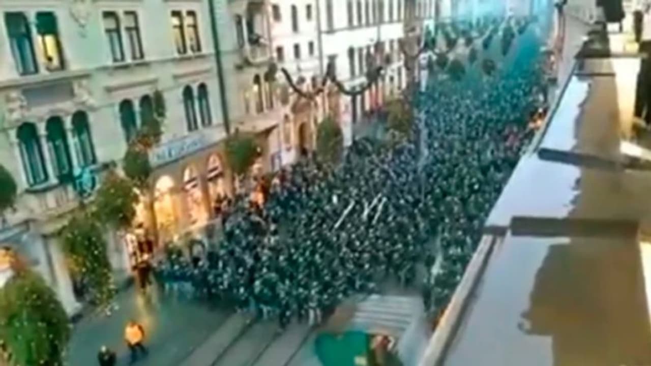 कोरोना को रोकने के लिए लगाए गए प्रतिबंध के खिलाफ विरोध? जाने क्या है वीडियो का सच कोरोना को रोकने के लिए लगाए गए प्रतिबंध के खिलाफ विरोध? जाने क्या है वीडियो का सच