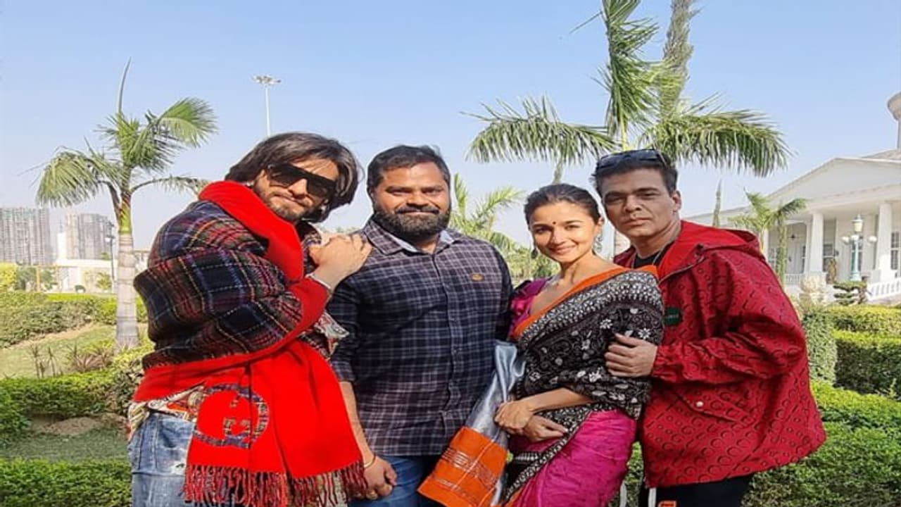 బాలీవుడ్ స్టార్స్ కి ఈ ఆస్ట్రో మున్నింగి బాలు.. ఎంత చెబితే అంతే..! బాలీవుడ్ స్టార్స్ కి ఈ ఆస్ట్రో మున్నింగి బాలు.. ఎంత చెబితే అంతే..!