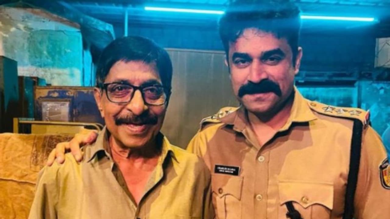 Sreenivasan : അതിരാവിലെ ഷൂട്ടിംഗിന് തയ്യാറായ ശ്രീനിവാസൻ, ഫോട്ടോയുമായി വിജയ് ബാബു Sreenivasan : അതിരാവിലെ ഷൂട്ടിംഗിന് തയ്യാറായ ശ്രീനിവാസൻ, ഫോട്ടോയുമായി വിജയ് ബാബു