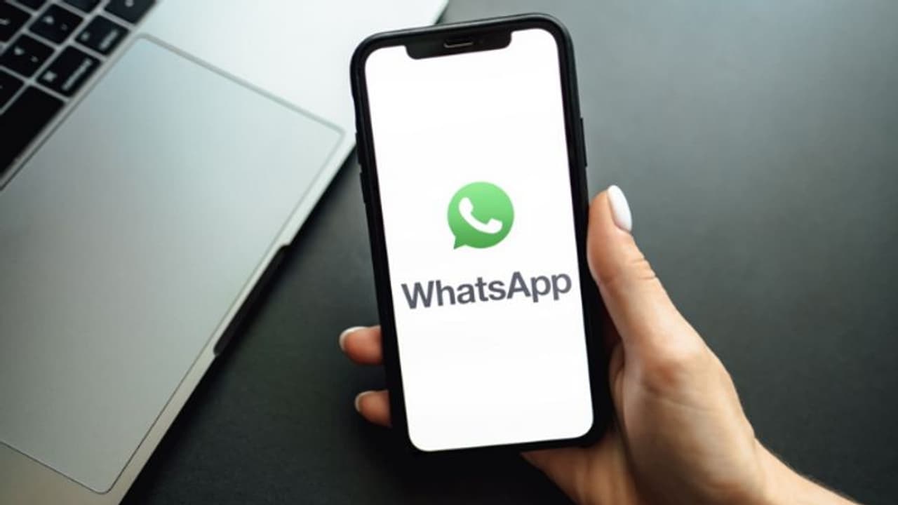 WhatsApp Update: इस नए फीचर के बाद खुद से कस्टम स्टिकर बना पाएंगे, मैसेज एक्सपेरिएंस बदलेगा