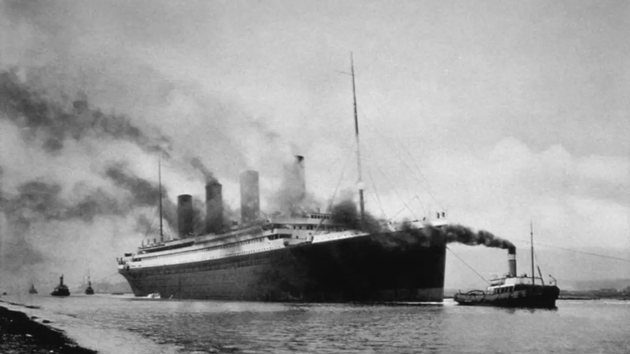 గుజరాత్ సమీపంలో రెండు కార్గో షిప్‌లు ఢీ.. కొనసాగుతున్న రెస్క్యూ ఆపరేషన్