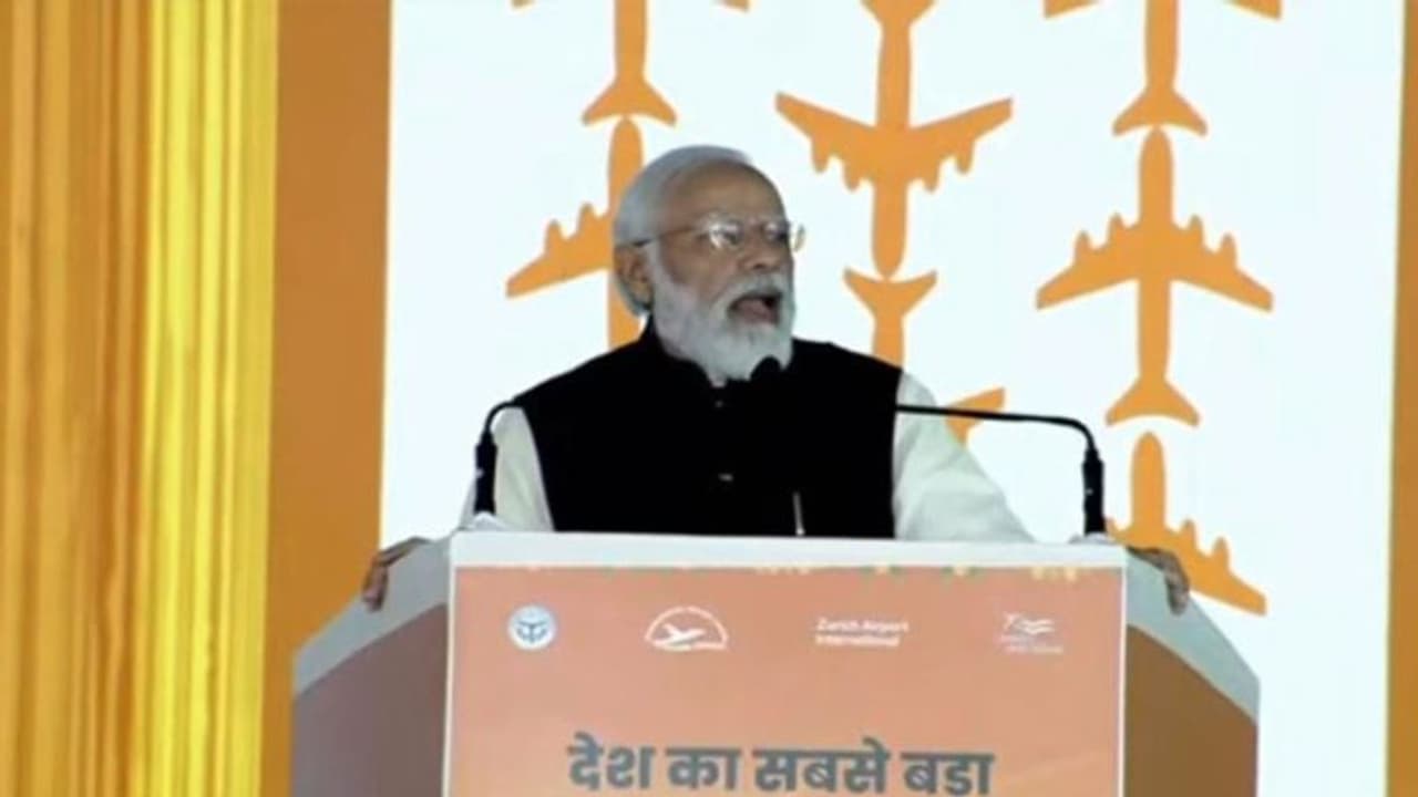 Constitution Day: संविधान की जुड़वा संतानें हैं सरकार और न्यायपालिका पीएम मोदी