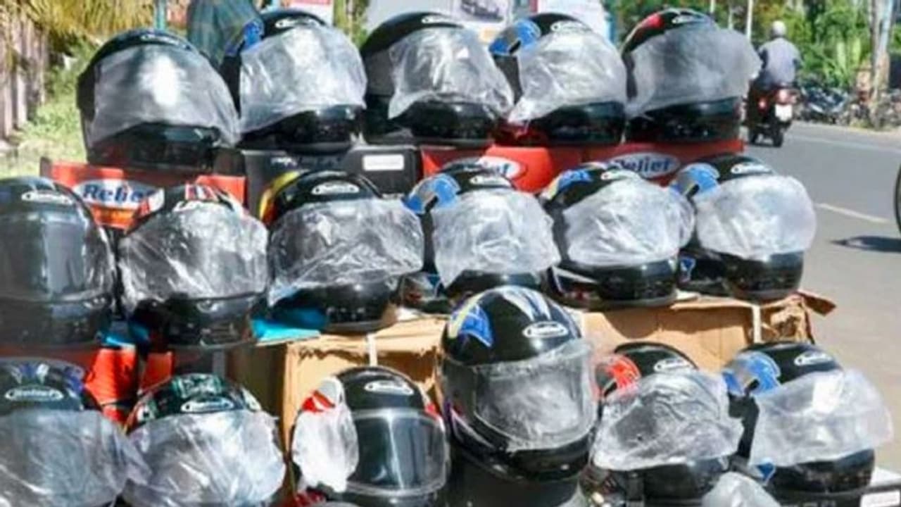 హెల్మెట్లపై జీఎస్టీని రద్దు చేయండి.. నిర్మలా సీతారామన్ కు ఇంటర్నేషనల్ రోడ్ ఫెడరేషన్ లేఖ హెల్మెట్లపై జీఎస్టీని రద్దు చేయండి.. నిర్మలా సీతారామన్ కు ఇంటర్నేషనల్ రోడ్ ఫెడరేషన్ లేఖ