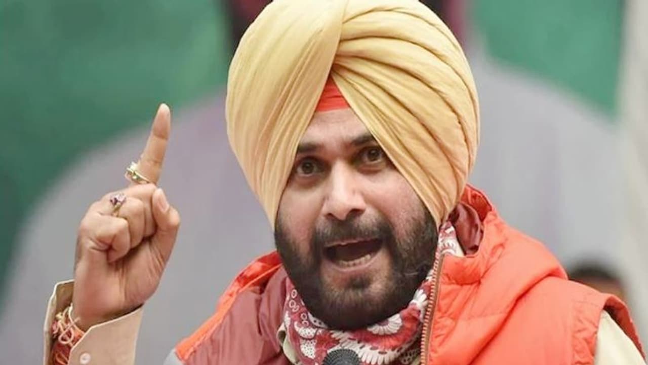 Sidhu ने अपनी ही चन्नी सरकार के खिलाफ फिर खोला मोर्चा, आमरण अनशन पर बैठ जाने की दी चेतावनी... Sidhu ने अपनी ही चन्नी सरकार के खिलाफ फिर खोला मोर्चा, आमरण अनशन पर बैठ जाने की दी चेतावनी...