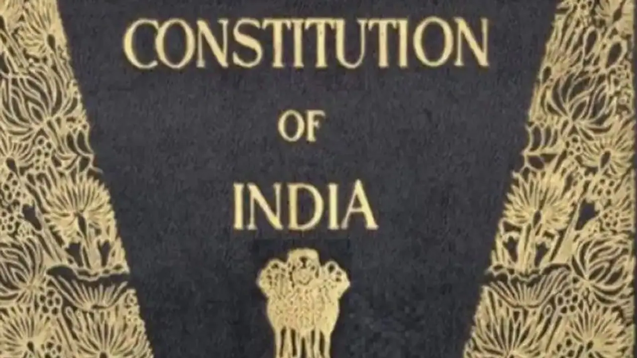 Constitution Day: कितने दिनों में लिखा गया था भारत का संविधान, जानें किसने लिखी थी असली कॉपी
