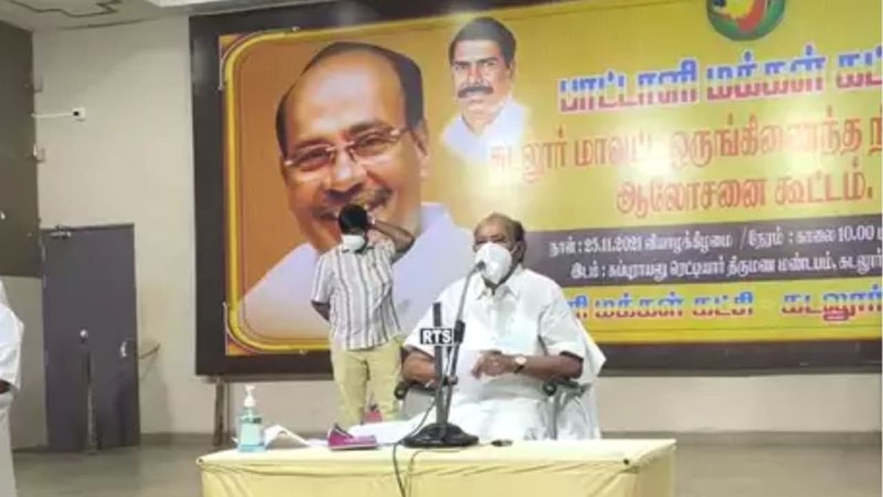 டேய்... மாவட்டம்..! செல்போனை புடுங்குடா... ஒருமையில் அநாகரீகமாக பேசிய டாக்டர் ராமதாஸ்..! டேய்... மாவட்டம்..! செல்போனை புடுங்குடா... ஒருமையில் அநாகரீகமாக பேசிய டாக்டர் ராமதாஸ்..!