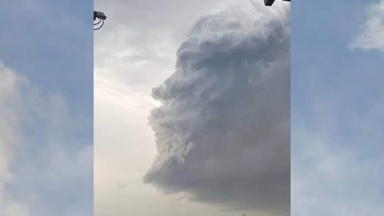 ആകാശത്ത് ഒരു പുരുഷമുഖം, അവിശ്വസനീയം, ഞെട്ടി ഫോട്ടോഗ്രാഫർ, വൈറലായി ചിത്രം ആകാശത്ത് ഒരു പുരുഷമുഖം, അവിശ്വസനീയം, ഞെട്ടി ഫോട്ടോഗ്രാഫർ, വൈറലായി ചിത്രം