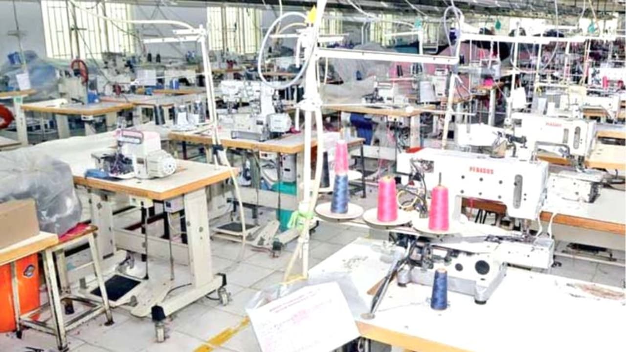 "முடங்கியது திருப்பூர்!!" நூல் விலை உயர்வைக் கண்டித்து முழு அடைப்பு "முடங்கியது திருப்பூர்!!" நூல் விலை உயர்வைக் கண்டித்து முழு அடைப்பு