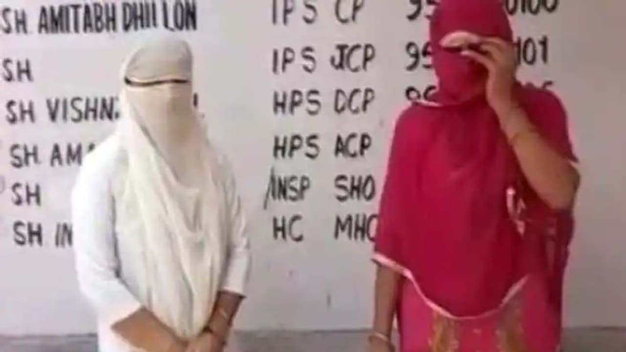 शर्म से झुक जाएं नजरें: उम्रकैद की सजा काट रहे हैवान बाप ने जेल में ही बेटी का किया रेप, फिर एक और कांड किया शर्म से झुक जाएं नजरें: उम्रकैद की सजा काट रहे हैवान बाप ने जेल में ही बेटी का किया रेप, फिर एक और कांड किया