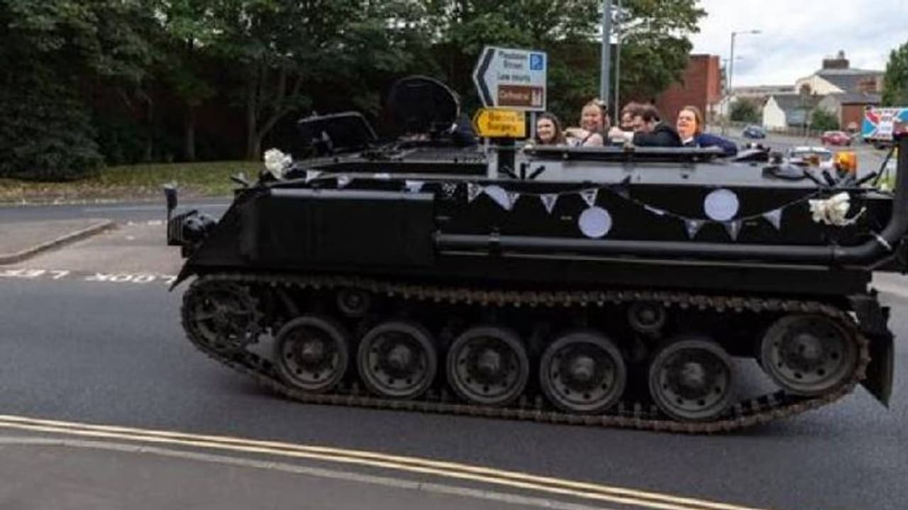 20 ലക്ഷം മുടക്കി മുൻ സൈനിക വാഹനം വാങ്ങി, ടാക്സിയായി ഓടിക്കാൻ അനുമതി കാത്ത് മെർലിൻ 20 ലക്ഷം മുടക്കി മുൻ സൈനിക വാഹനം വാങ്ങി, ടാക്സിയായി ഓടിക്കാൻ അനുമതി കാത്ത് മെർലിൻ