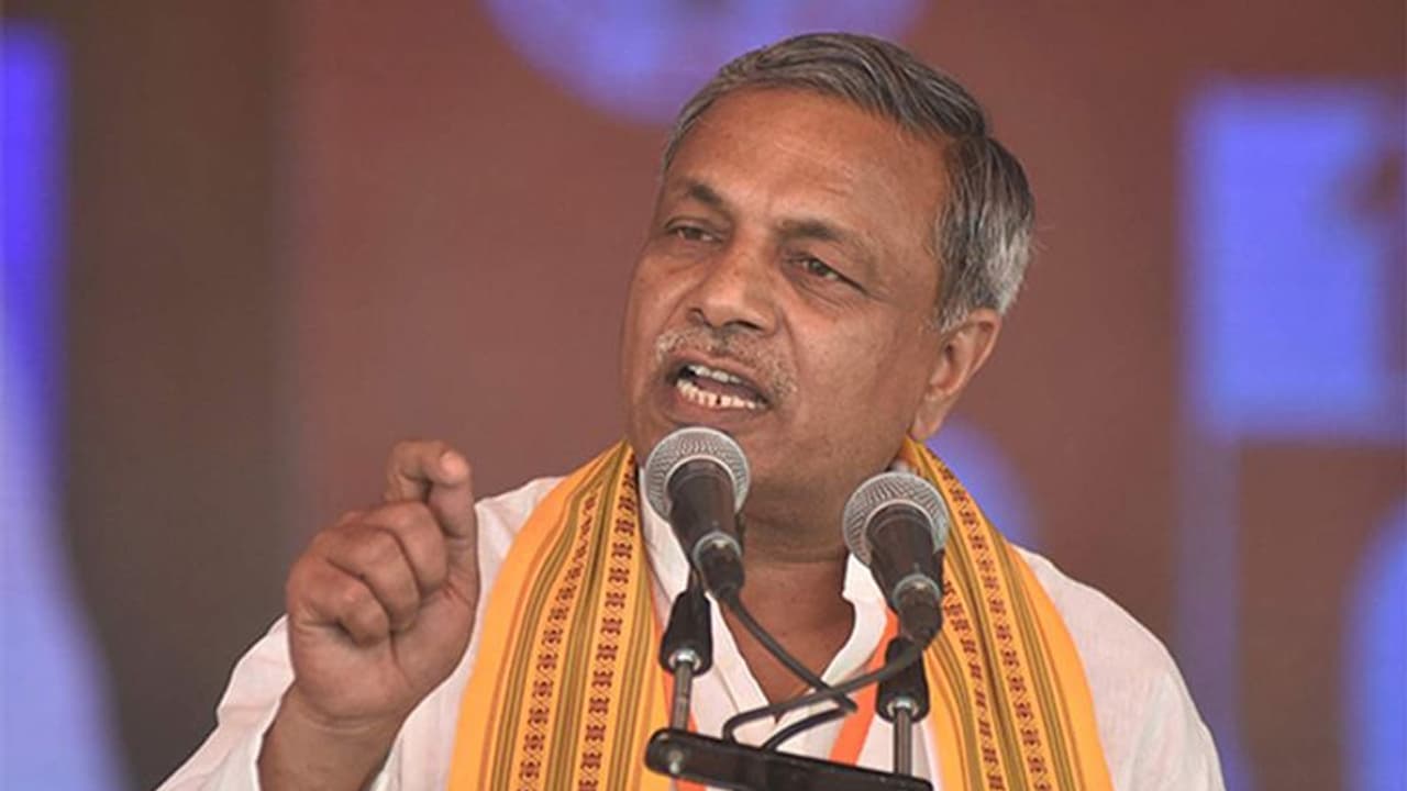 രാജസ്ഥാനി യുവാക്കളുടെ മരണം: ബജ്റംഗ്ദളിന് പങ്കില്ല, ഗെലോട്ട് സർക്കാർ മാപ്പ് പറയണമെന്ന് സുരേന്ദ്ര ജെയിൻ രാജസ്ഥാനി യുവാക്കളുടെ മരണം: ബജ്റംഗ്ദളിന് പങ്കില്ല, ഗെലോട്ട് സർക്കാർ മാപ്പ് പറയണമെന്ന് സുരേന്ദ്ര ജെയിൻ