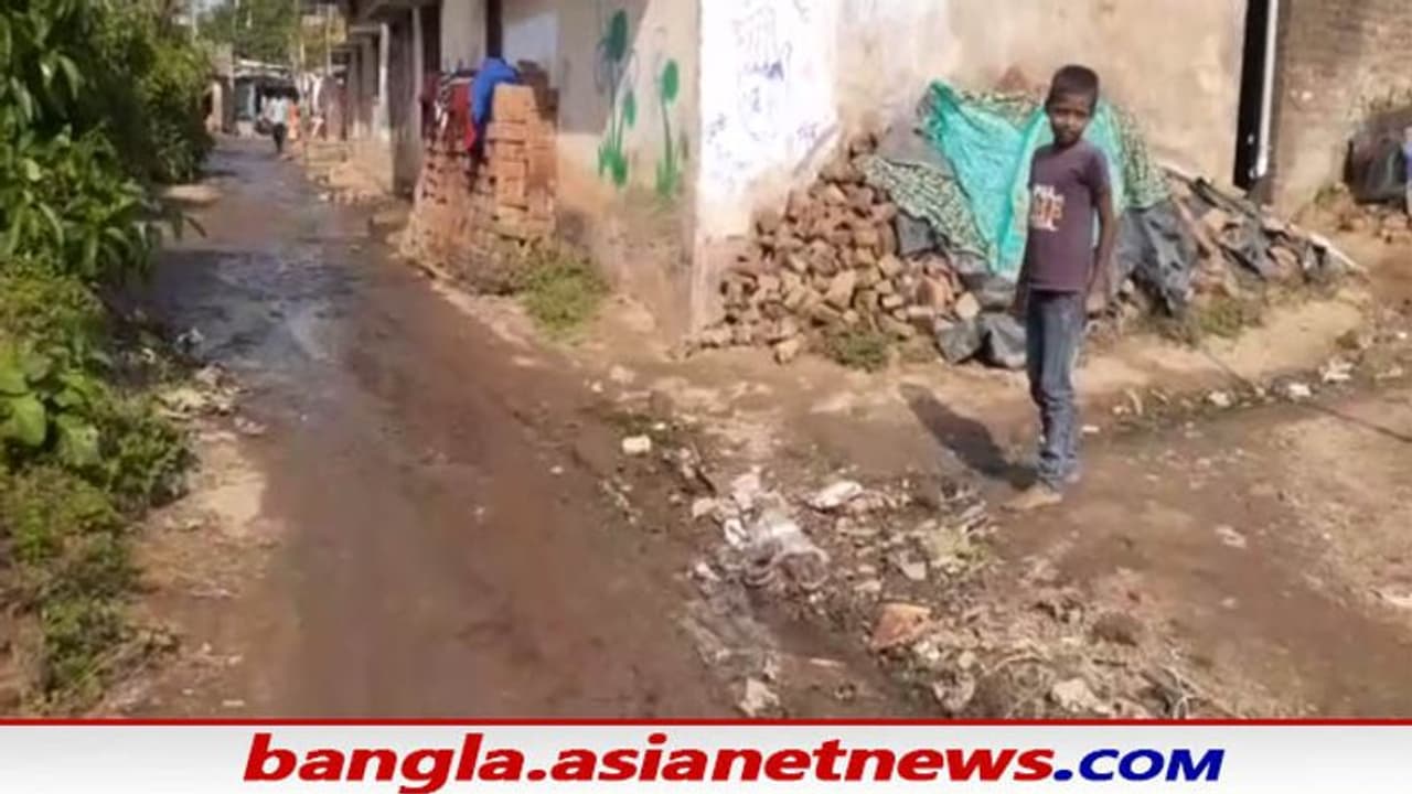 Purulia: রাস্তা নির্মাণকে কেন্দ্র করে প্রকাশ্যে তৃণমূলের গোষ্ঠী দ্বন্দ্ব, পুরুলিয়া নিয়ে অস্বস্তিতে নেতৃত্ব