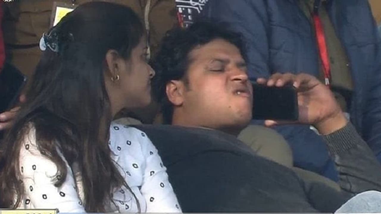 IND vs NZ Test; ಕಾನ್ಪುರ ಪಂದ್ಯಕ್ಕಿಂತ ಹೆಚ್ಚು ಸದ್ದು ಮಾಡುತ್ತಿರುವ ಗುಟ್ಕಾ ಅಭಿಮಾನಿ! IND vs NZ Test; ಕಾನ್ಪುರ ಪಂದ್ಯಕ್ಕಿಂತ ಹೆಚ್ಚು ಸದ್ದು ಮಾಡುತ್ತಿರುವ ಗುಟ್ಕಾ ಅಭಿಮಾನಿ!