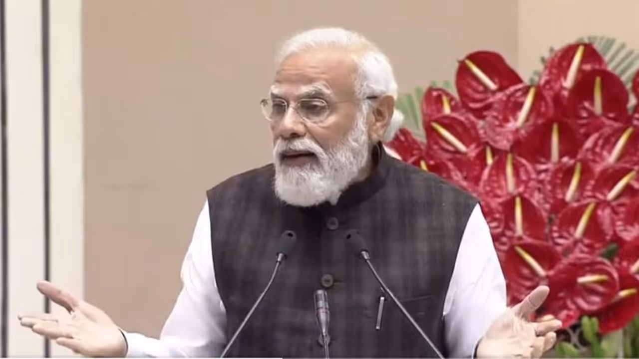 Constitution Day: ಸಂವಿಧಾನ ಆಶಯದಂತೆ ಆಡಳಿತ ಹಾಗೂ ಅಭಿವೃದ್ಧಿ, ಪ್ರಧಾನಿ ನರೇಂದ್ರ ಮೋದಿ Constitution Day: ಸಂವಿಧಾನ ಆಶಯದಂತೆ ಆಡಳಿತ ಹಾಗೂ ಅಭಿವೃದ್ಧಿ, ಪ್ರಧಾನಿ ನರೇಂದ್ರ ಮೋದಿ