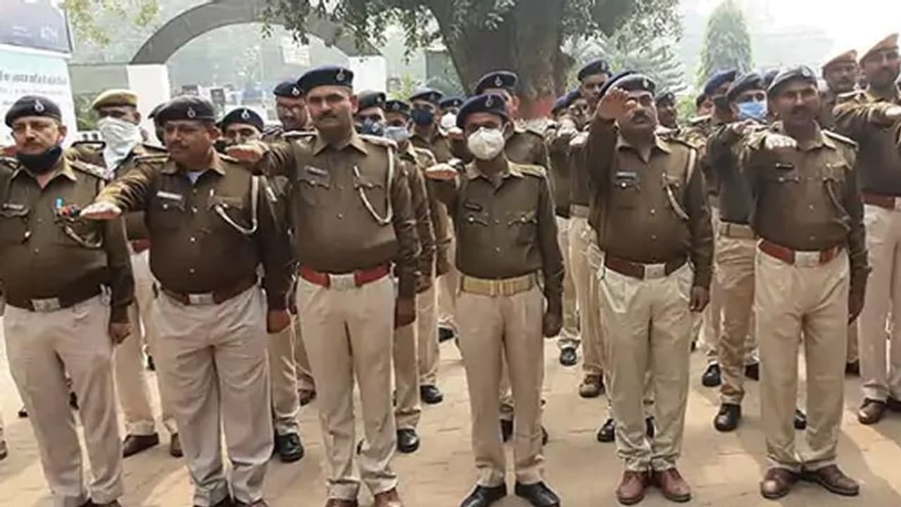 बिहार पुलिस 'न पियंगे न बिकने देंगे', CM Nitish ने यूं दिलाई शराबबंदी की शपथ..कहा जो गड़बड़ करेगा देखे लेंगे