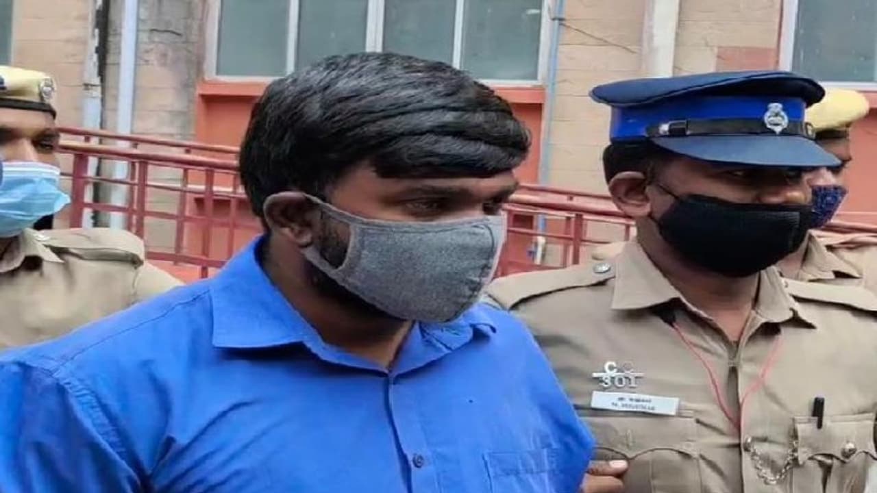 கோவை மாணவி தற்கொலை விவகாரம்… ஆசிரியர் மிதுன் சக்கரவர்த்திக்கு டிச.10 வரை நீதிமன்ற காவல்!! கோவை மாணவி தற்கொலை விவகாரம்… ஆசிரியர் மிதுன் சக்கரவர்த்திக்கு டிச.10 வரை நீதிமன்ற காவல்!!