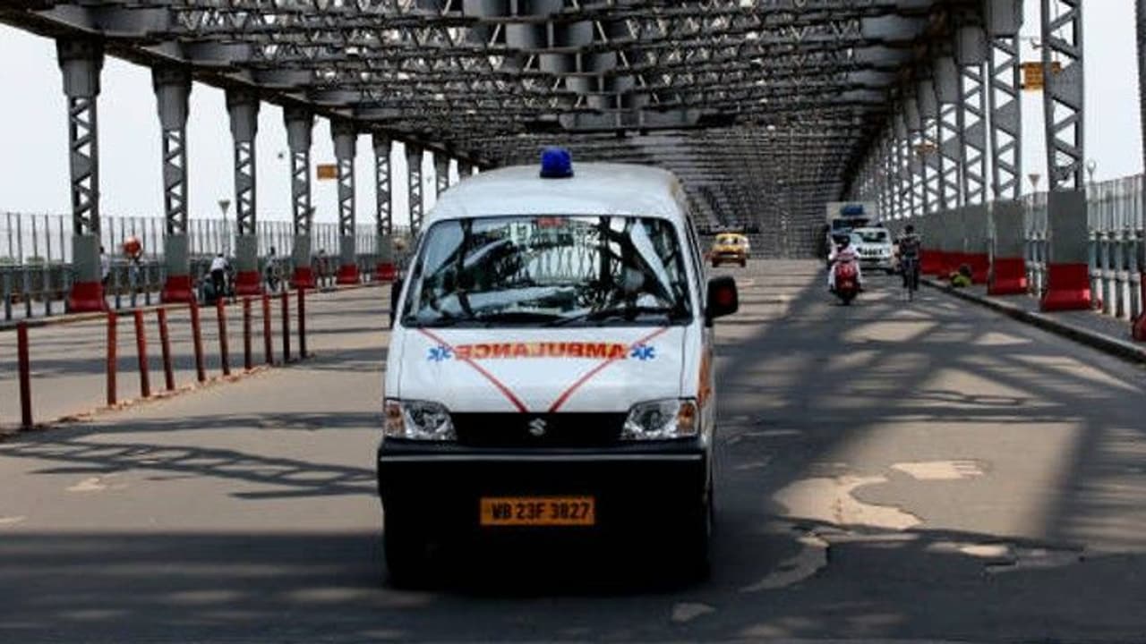 Ambulance App: এবার অ্যাপের মাধ্যমেই পাওয়া যাবে অ্যাম্বুল্যান্স নয়া পরিষেবা চালু বাংলার ৫ শহরে Ambulance App: এবার অ্যাপের মাধ্যমেই পাওয়া যাবে অ্যাম্বুল্যান্স নয়া পরিষেবা চালু বাংলার ৫ শহরে