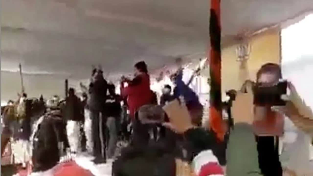 क्या तीनों नए कृषि कानूनों को रद्द करने की घोषणा के बाद तोड़फोड़ हुई? जानें मैसेज का सच क्या तीनों नए कृषि कानूनों को रद्द करने की घोषणा के बाद तोड़फोड़ हुई? जानें मैसेज का सच