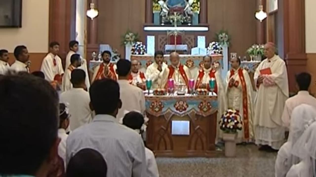 കുർബാന തർക്കം രൂക്ഷം: നാളെ മുതൽ പുതിയ കുർബാനയെന്ന് സർക്കുലർ കുർബാന തർക്കം രൂക്ഷം: നാളെ മുതൽ പുതിയ കുർബാനയെന്ന് സർക്കുലർ