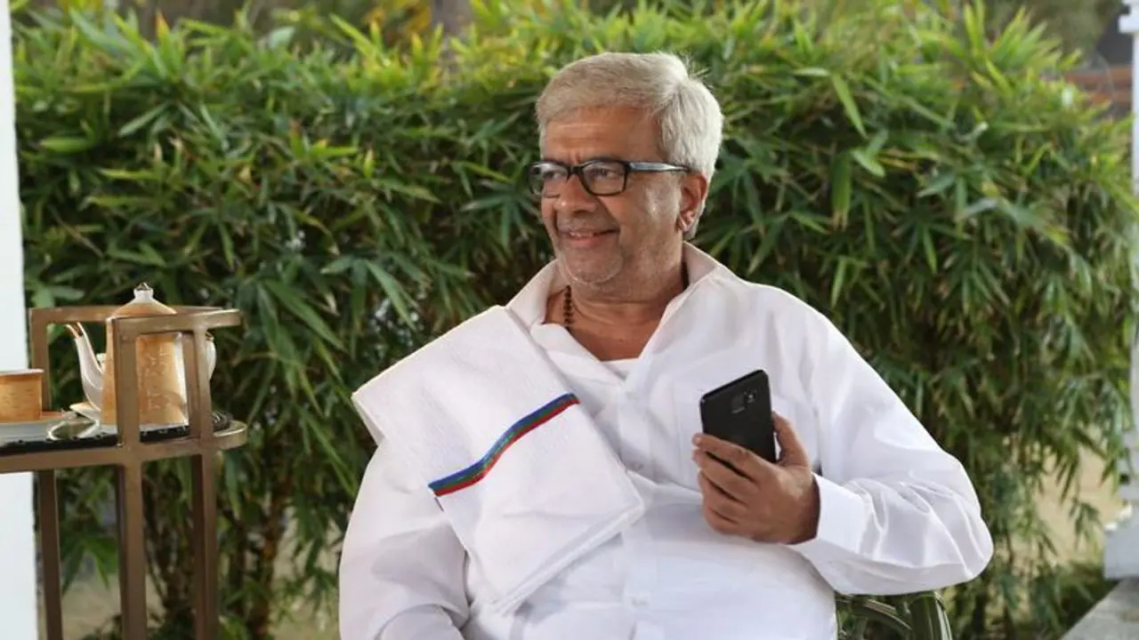 "மரியாதையில்லாத சின்ன பசங்க" ஹீரோக்களை திட்டும் மதுவந்தியின் தந்தை! ஒய்.ஜியால் பதறும் கோடம்பாக்கம்!!