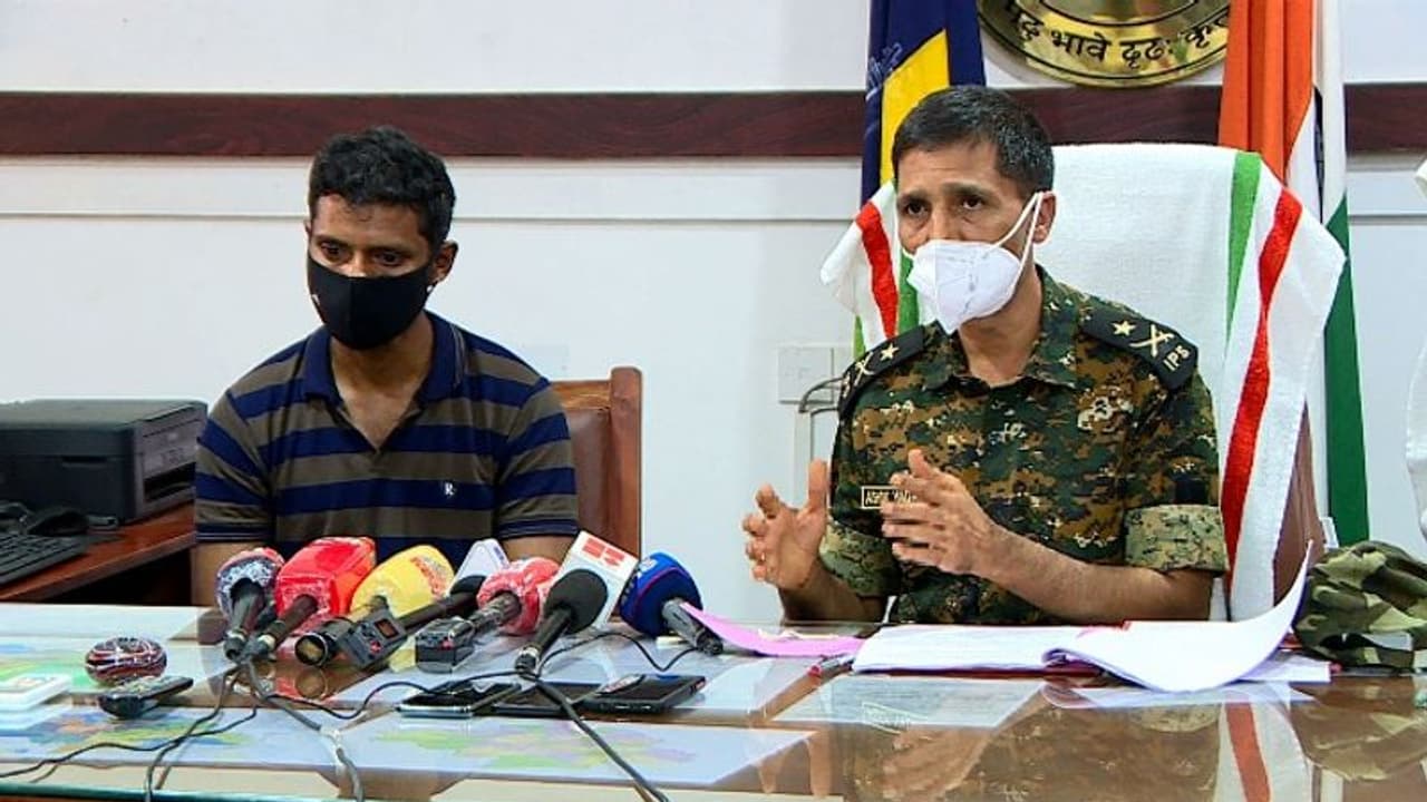 കീഴടങ്ങിയ മാവോയിസ്റ്റിന് വീടും തൊഴിലവസരവും സ്റ്റെപ്പെന്റും നല്കാന് ശുപാര്ശ കീഴടങ്ങിയ മാവോയിസ്റ്റിന് വീടും തൊഴിലവസരവും സ്റ്റെപ്പെന്റും നല്കാന് ശുപാര്ശ