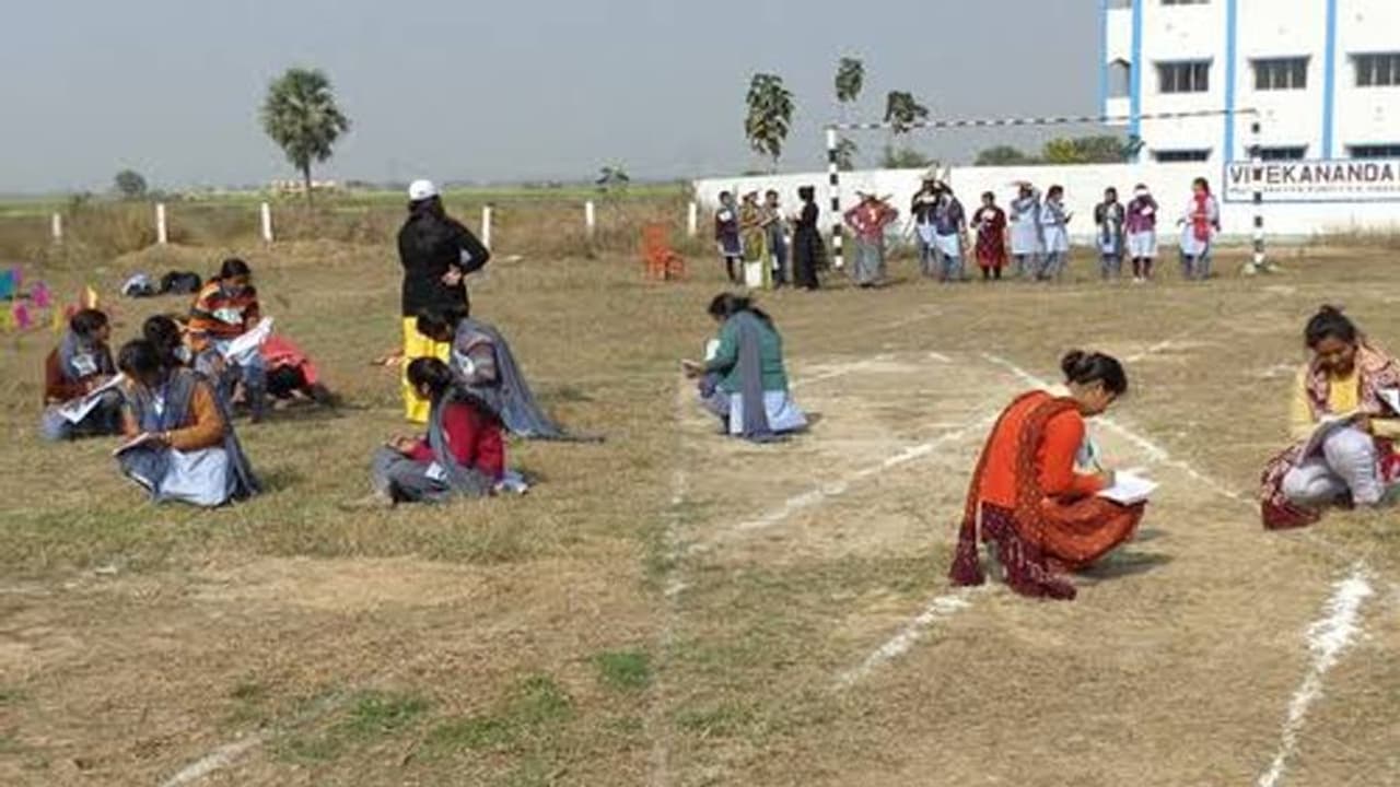 College: করোনাকে সঙ্গী করেই স্বাভাবিক জীবনে ফেরার চেষ্টা, খুলছে সরকারি টিচার্স ট্রেনিং কলেজ College: করোনাকে সঙ্গী করেই স্বাভাবিক জীবনে ফেরার চেষ্টা, খুলছে সরকারি টিচার্স ট্রেনিং কলেজ