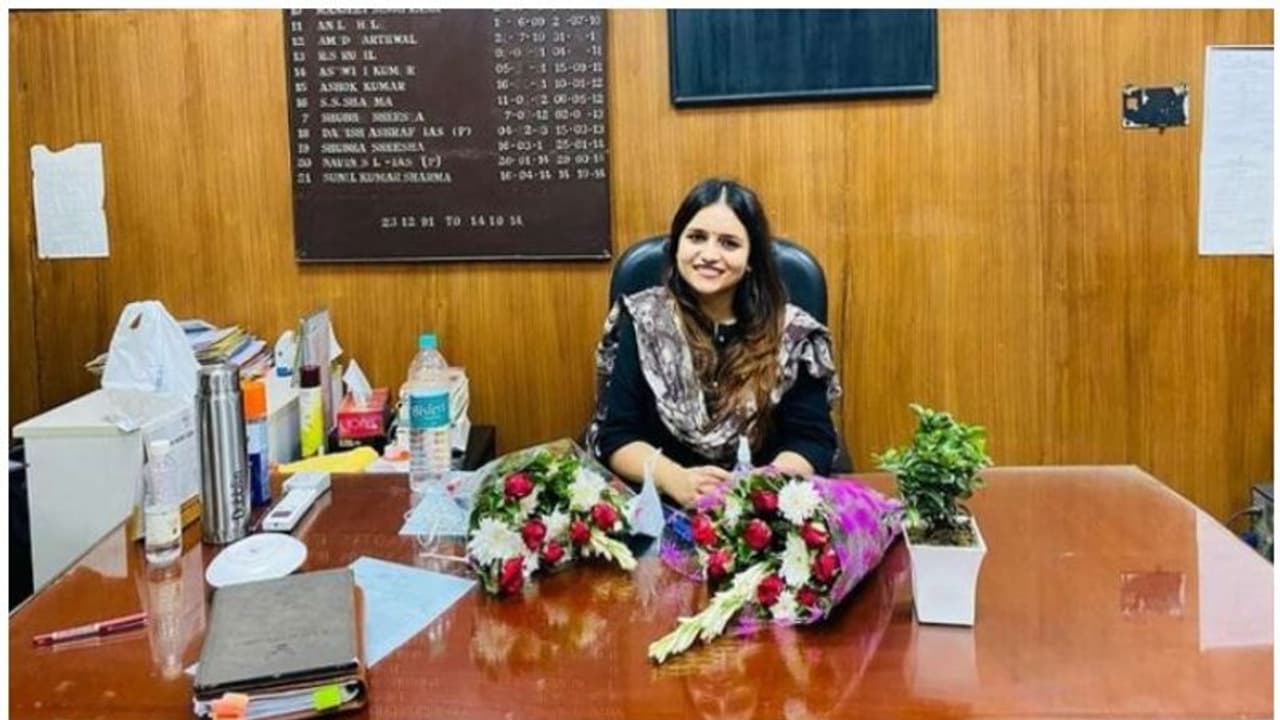 UPSC CSE : കഠിനാധ്വാനം ചെയ്യാമെങ്കിൽ കോച്ചിംഗിന്റെ ആവശ്യമില്ല; സിവിൽ സർവ്വീസ് 126ാം റാങ്ക് നേടി സർജന യാദവ് UPSC CSE : കഠിനാധ്വാനം ചെയ്യാമെങ്കിൽ കോച്ചിംഗിന്റെ ആവശ്യമില്ല; സിവിൽ സർവ്വീസ് 126ാം റാങ്ക് നേടി സർജന യാദവ്