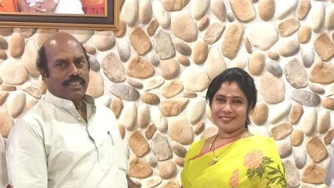 மேயர் ரேஸில் கழட்டிவிடப்பட்ட 'மீனா ஜெயக்குமார்..' அதிருப்தியில் உடன்பிறப்புகள்.. என்ன நடந்தது ? மேயர் ரேஸில் கழட்டிவிடப்பட்ட 'மீனா ஜெயக்குமார்..' அதிருப்தியில் உடன்பிறப்புகள்.. என்ன நடந்தது ?