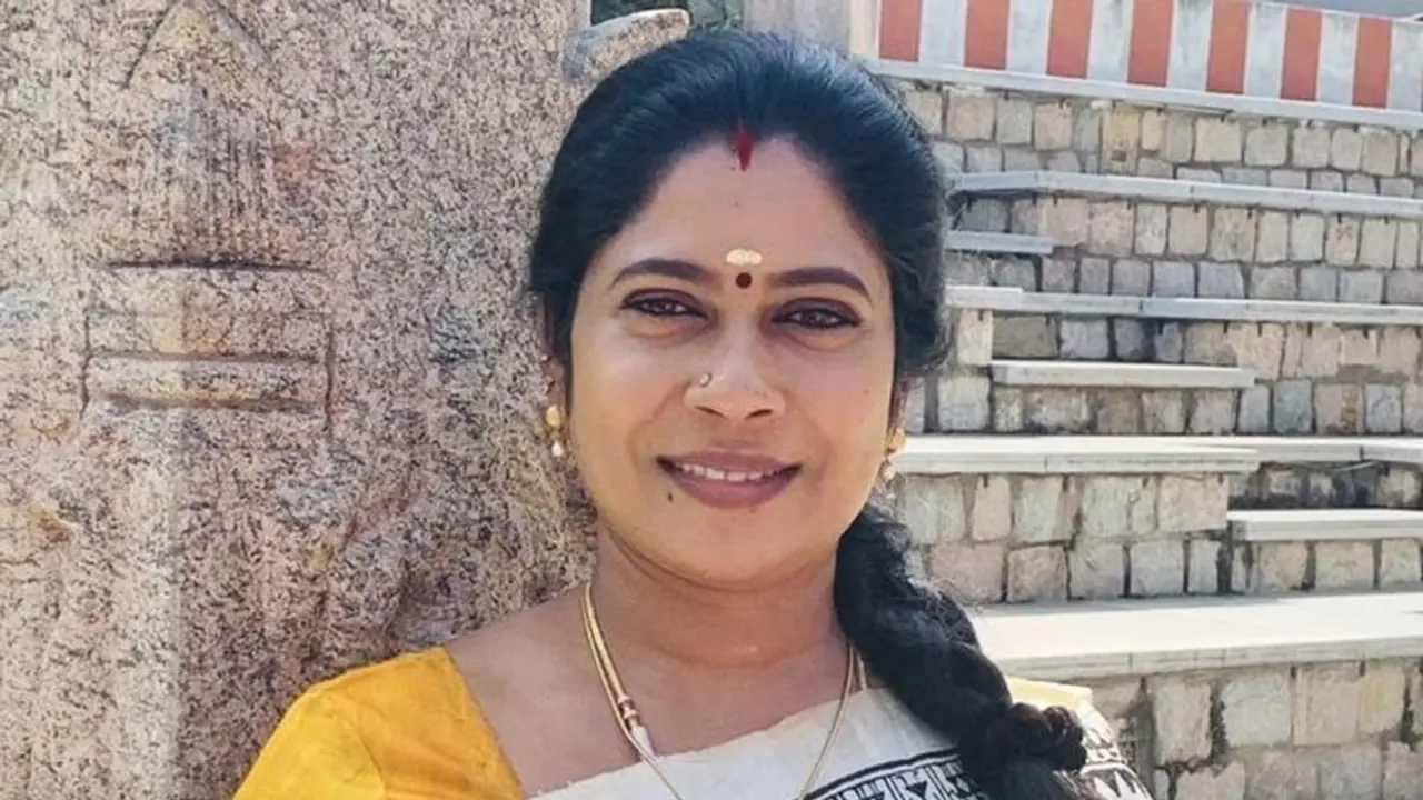 மேடையில் ஆவேசப்பட்ட திமுக மகளிரணி நிர்வாகி... கட்சியில் இருந்து இடைநீக்கம்... திமுக அதிரடி!! மேடையில் ஆவேசப்பட்ட திமுக மகளிரணி நிர்வாகி... கட்சியில் இருந்து இடைநீக்கம்... திமுக அதிரடி!!