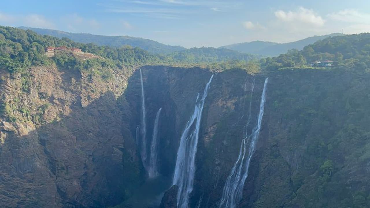 ಜೋಗ ಜಲಪಾತ ಇನ್ಮುಂದೆ ಸರ್ವ ಋತು ಪ್ರವಾಸಿ ತಾಣ, 90 ಕೋಟಿ ರೂನಲ್ಲಿ ಅಭಿವೃದ್ಧಿ! ಜೋಗ ಜಲಪಾತ ಇನ್ಮುಂದೆ ಸರ್ವ ಋತು ಪ್ರವಾಸಿ ತಾಣ, 90 ಕೋಟಿ ರೂನಲ್ಲಿ ಅಭಿವೃದ್ಧಿ!
