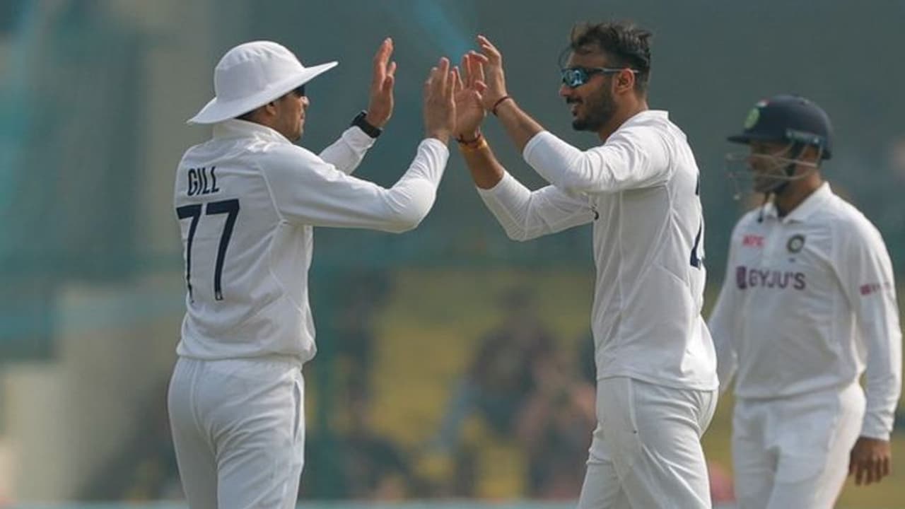 IND vs NZ 1st Test Day 3: अक्षर पटेल के 'पंजे' में फंसकर तीसरे दिन 167 रन जोड़कर ढेर हुई कीवी टीम IND vs NZ 1st Test Day 3: अक्षर पटेल के 'पंजे' में फंसकर तीसरे दिन 167 रन जोड़कर ढेर हुई कीवी टीम