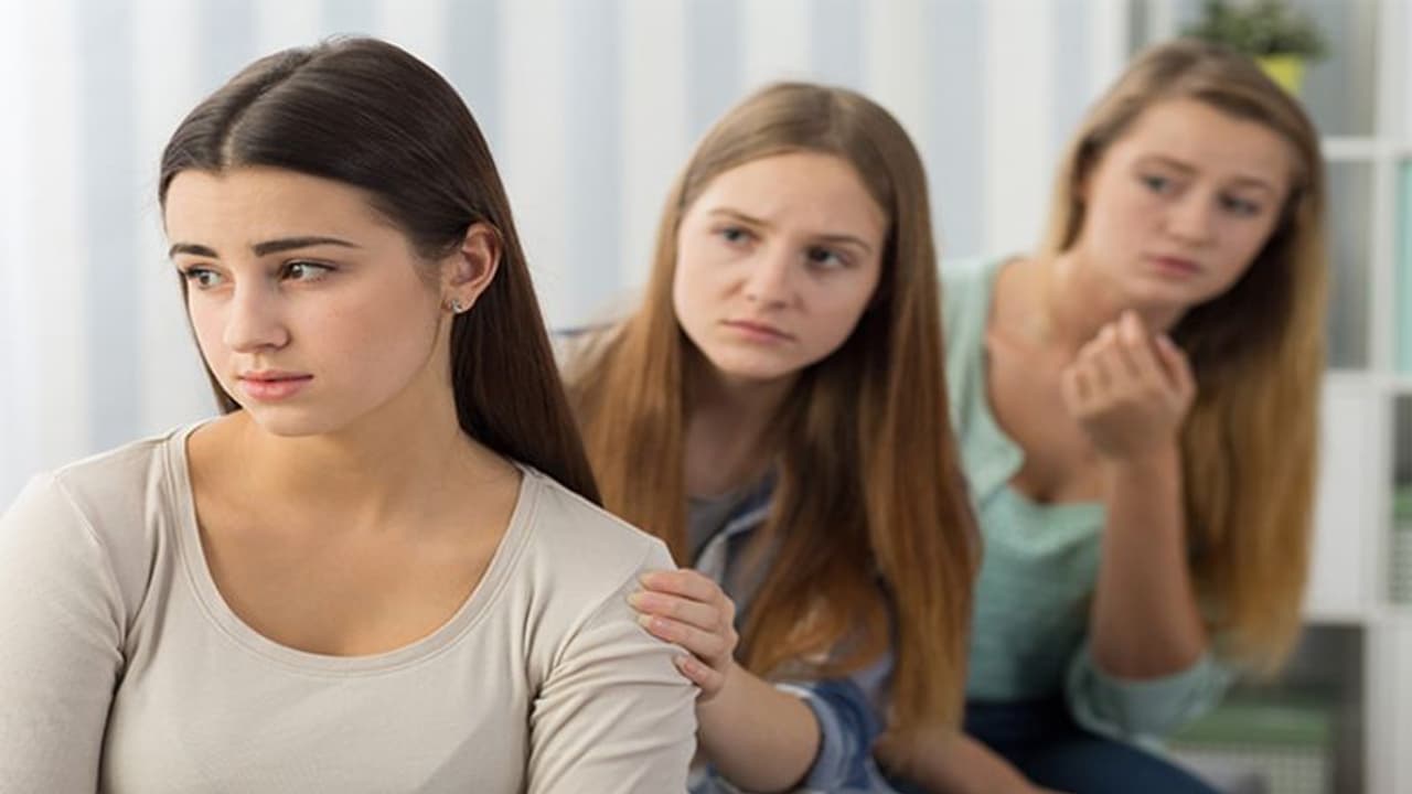 Relationship tips: आपके दोस्त को हर्ट कर सकती है आपकी ये हरकत, कभी भी फ्रेंड्स से ना करें 5 बातें