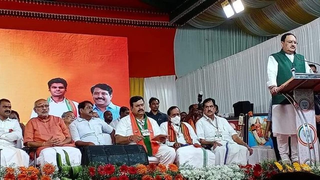 பாஜக தலைவர் ஜெ.பி. நட்டா வருகை.. ஒதுக்கப்பட்ட நயினார் நாகேந்திரன் ..வீடியோ வைரல் பாஜக தலைவர் ஜெ.பி. நட்டா வருகை.. ஒதுக்கப்பட்ட நயினார் நாகேந்திரன் ..வீடியோ வைரல்