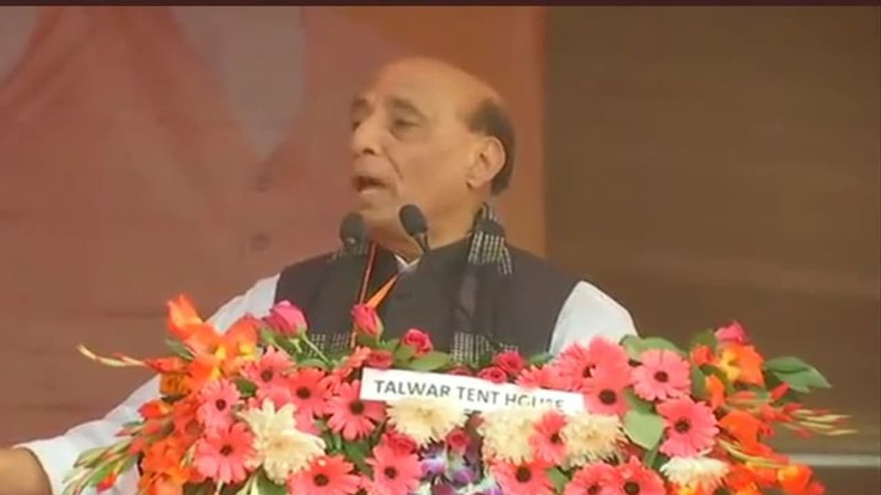 Rajnath Singh র স্পষ্ট বার্তা রাশিয়া আমেরিকাকে, দেশেই তৈরি হবে প্রতিরক্ষা সরঞ্জাম Rajnath Singh র স্পষ্ট বার্তা রাশিয়া আমেরিকাকে, দেশেই তৈরি হবে প্রতিরক্ষা সরঞ্জাম