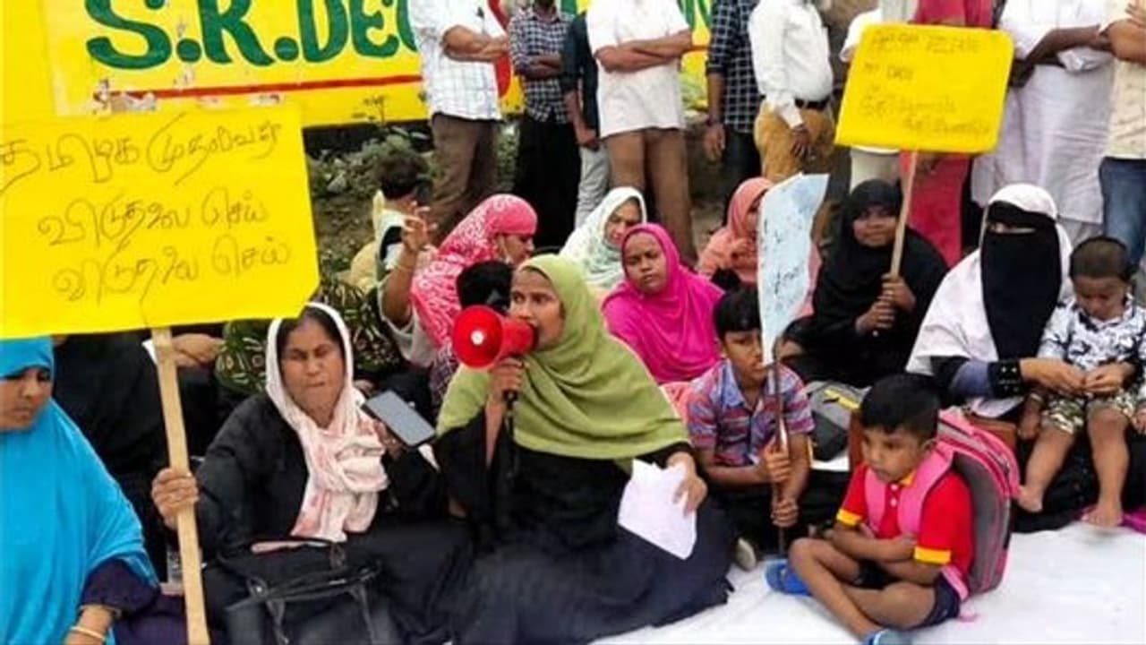 ஸ்டாலின் அண்ணா.. நீங்களும் இஸ்லாமியர்களை வஞ்சிக்கிறீர்களே.. கதறும் அபுதாஹிர் தங்கச்சி!! ஸ்டாலின் அண்ணா.. நீங்களும் இஸ்லாமியர்களை வஞ்சிக்கிறீர்களே.. கதறும் அபுதாஹிர் தங்கச்சி!!