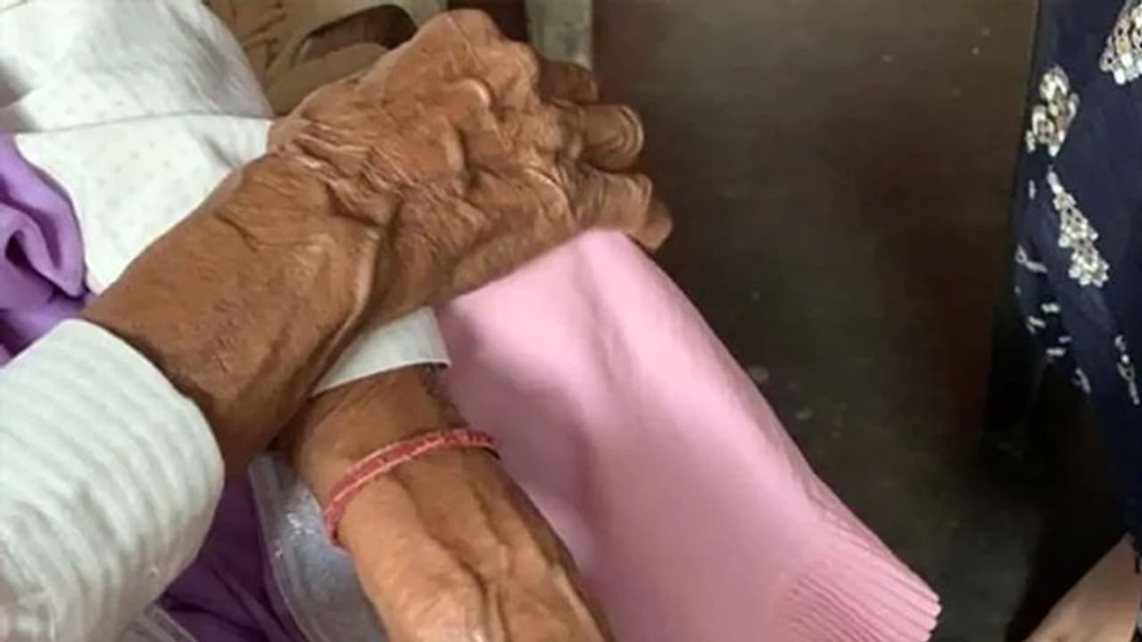 शर्म से झुक जाएं नजरें: 67 साल के बुजुर्ग ने 62 साल की वृद्धा से किया रेप किया, आपबीती सुन पुलिस भी हैरान