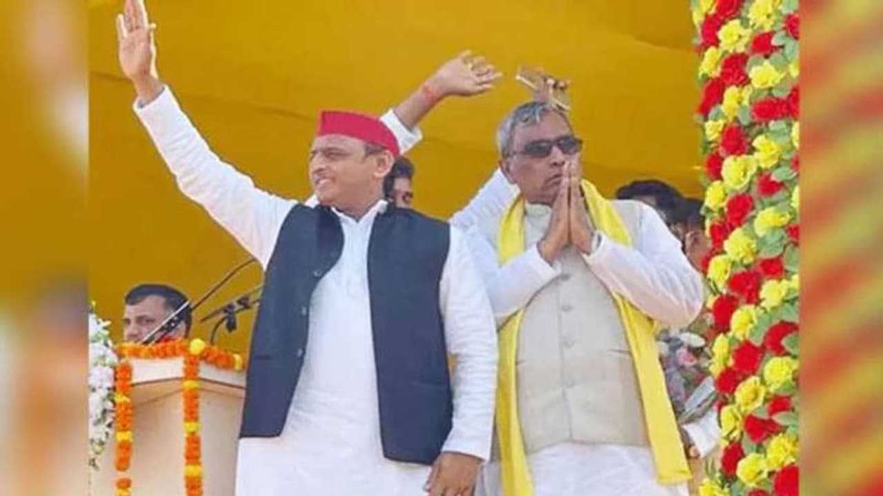 UP election 2022: अखिलेश यादव ने BJP पर कसा तंज, कहा आज जिसका 'शिलान्यास' होगा, कल उसे बेचने का प्रयास होगा UP election 2022: अखिलेश यादव ने BJP पर कसा तंज, कहा आज जिसका 'शिलान्यास' होगा, कल उसे बेचने का प्रयास होगा