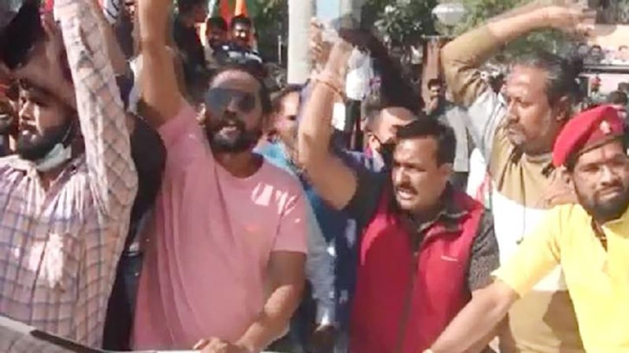 करणी सेना ने CM Shivraj के मंत्री बिसाहूलाल को BJP दफ्तर में घेरा, निकलने तक नहीं दिया..जमकर किया हंगामा