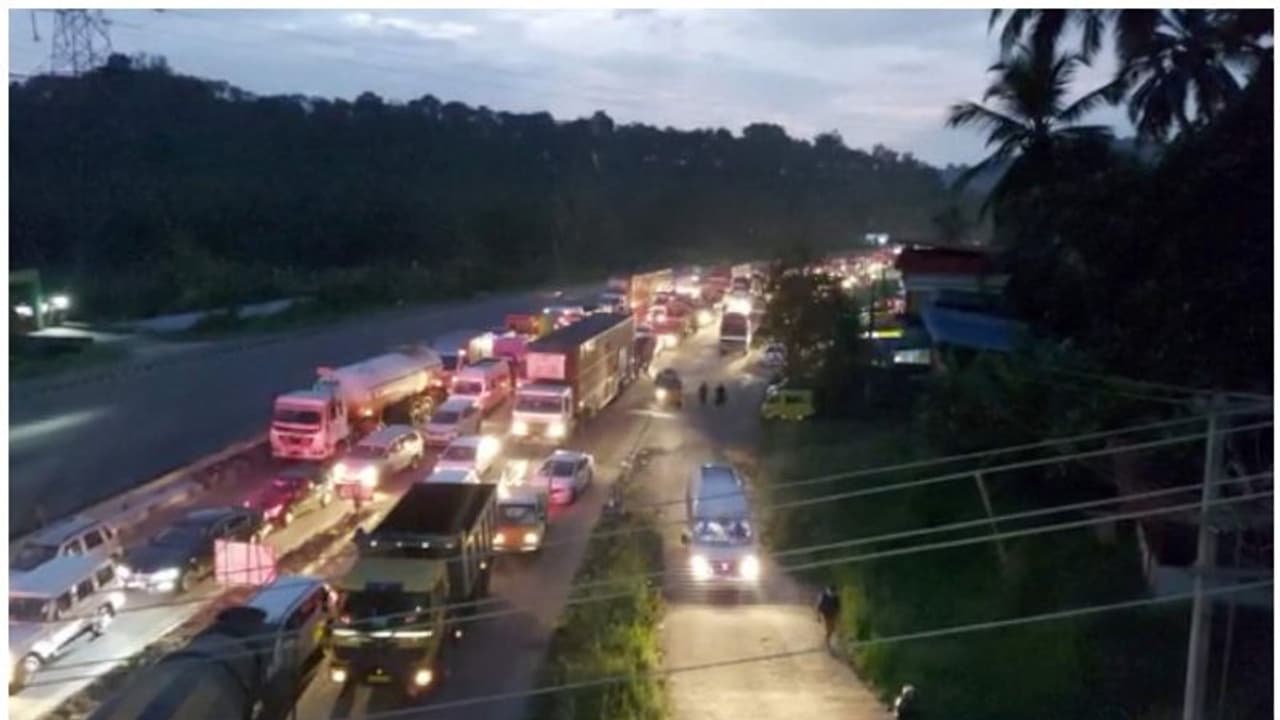 Kuthiran: കുതിരാനിലെ ​ഗതാ​ഗത കുരുക്ക് ;ചരക്ക് വാഹനങ്ങൾ നിയന്ത്രിക്കാൻ ആലോചന