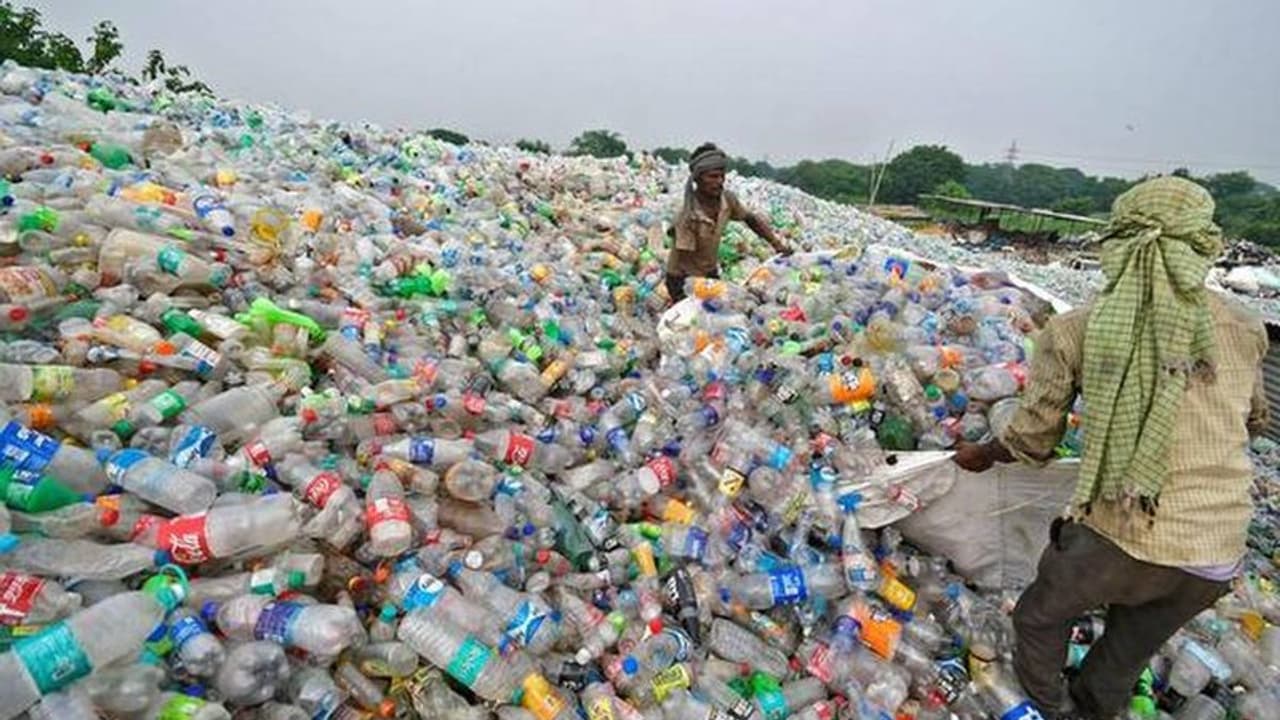 Solid Waste Management: স্বচ্ছ ভারত পরিকল্পনায় আরও এক ধাপ, কঠিন বর্জ্য ব্যবস্থাপনায় জোর Solid Waste Management: স্বচ্ছ ভারত পরিকল্পনায় আরও এক ধাপ, কঠিন বর্জ্য ব্যবস্থাপনায় জোর